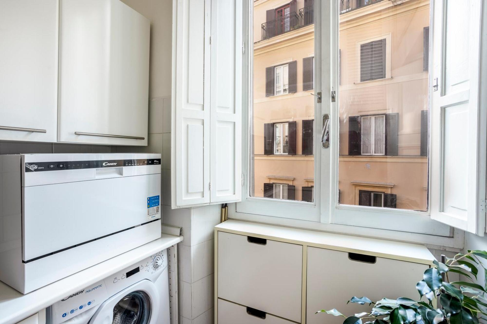 Your Nest With Wooden Ceilings In Monti * Roma