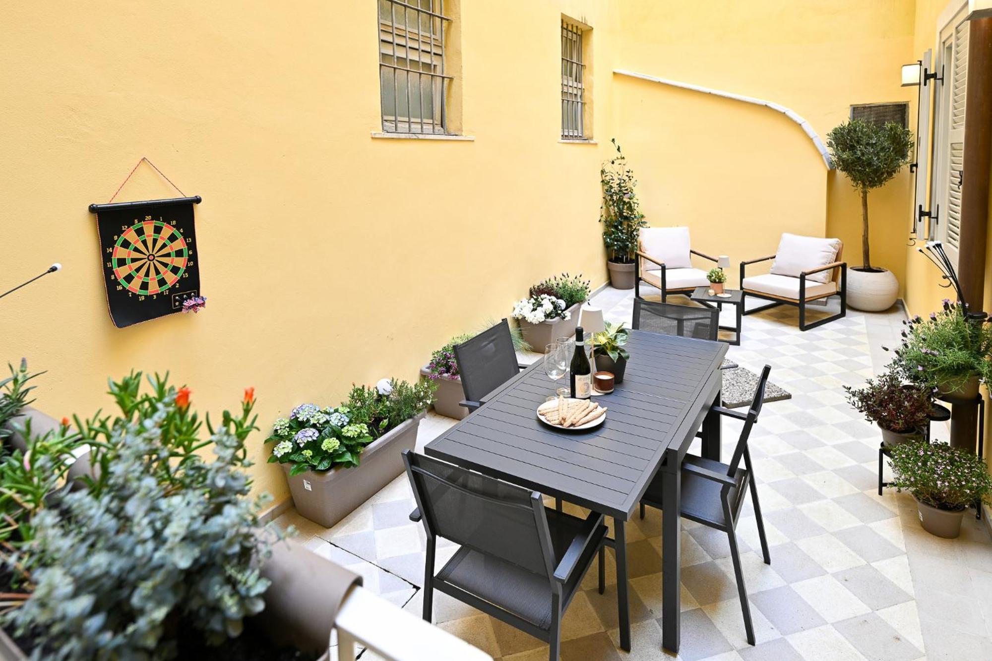 Monti Luxury Patio Apartment
