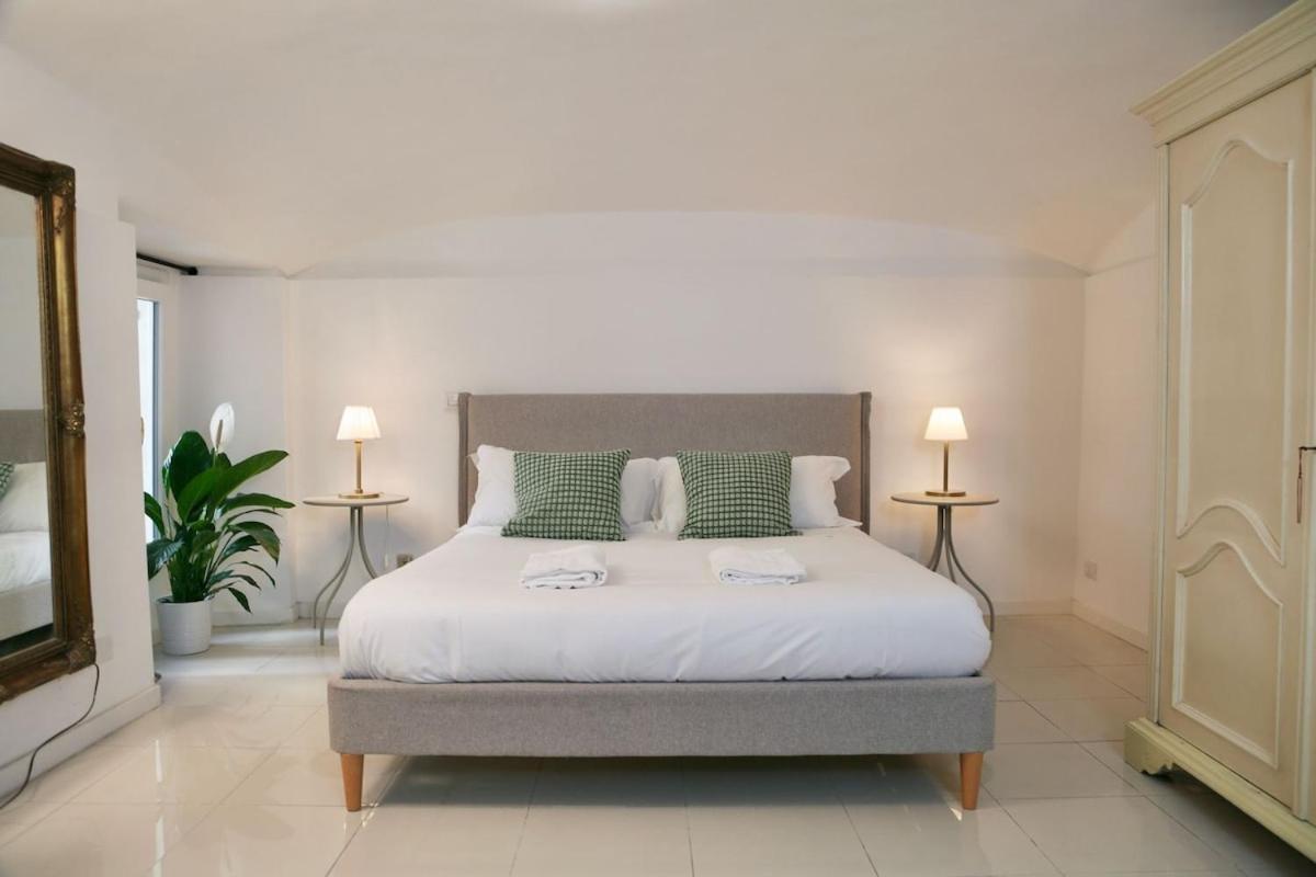 Spacious & Quiet Miracle In Trastevere Apartment Rome