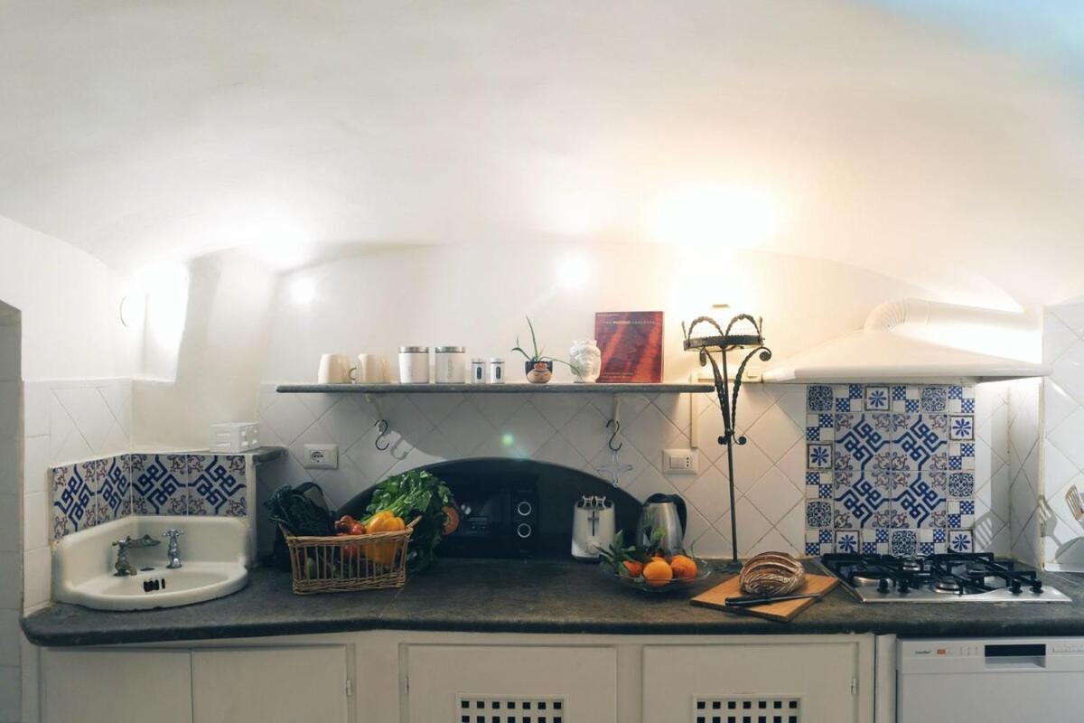 Spacious & Quiet Miracle In Trastevere *