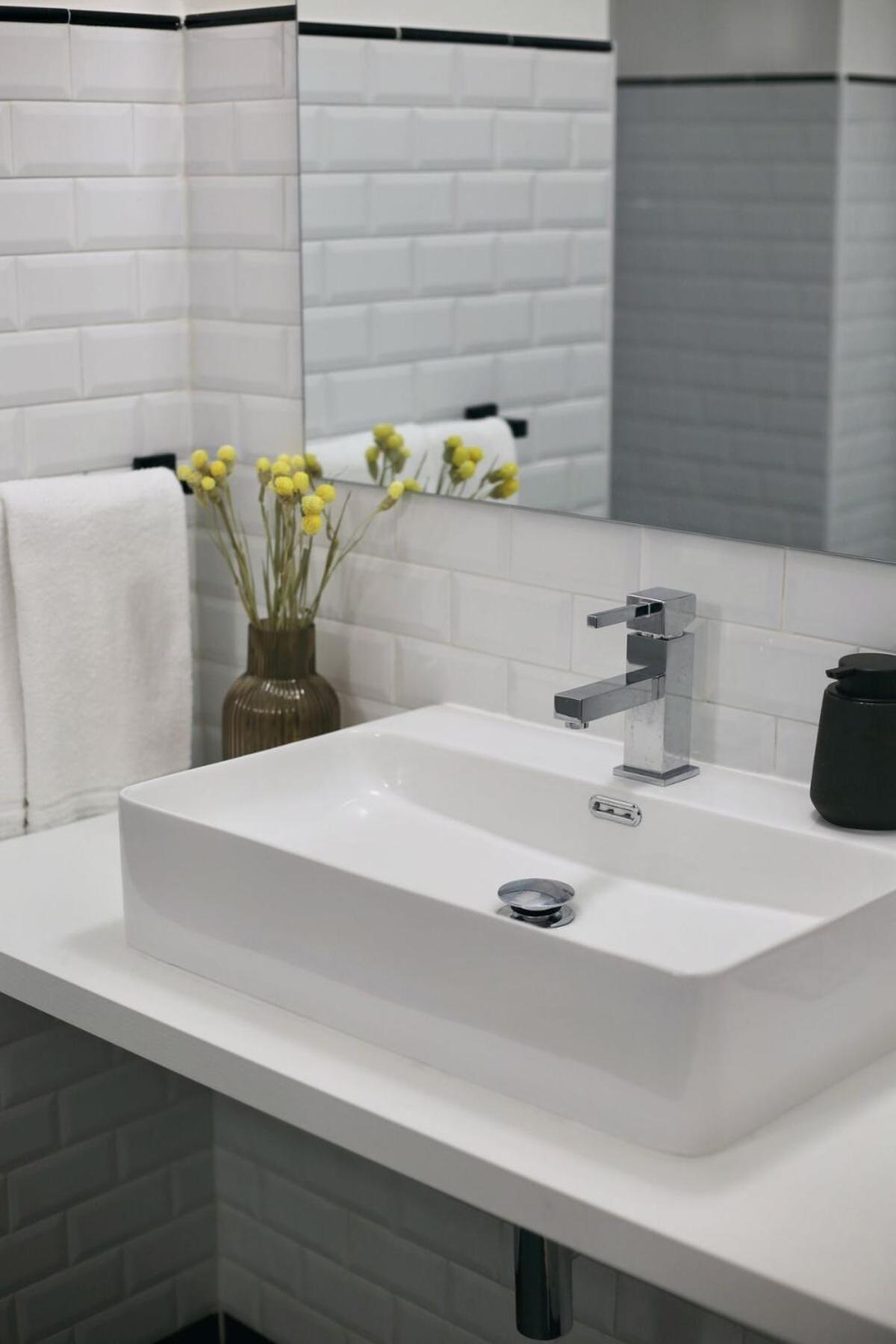 Spacious & Quiet Miracle In Trastevere Apartment Rome