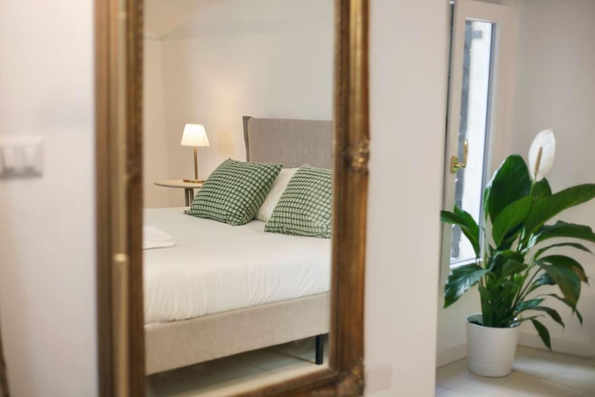 Spacious & Quiet Miracle In Trastevere *