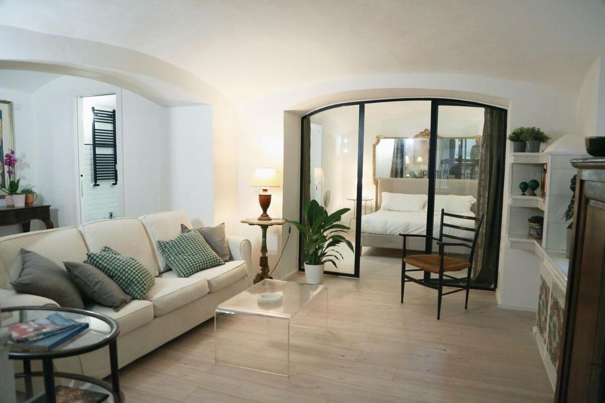 Spacious & Quiet Miracle In Trastevere * Rome