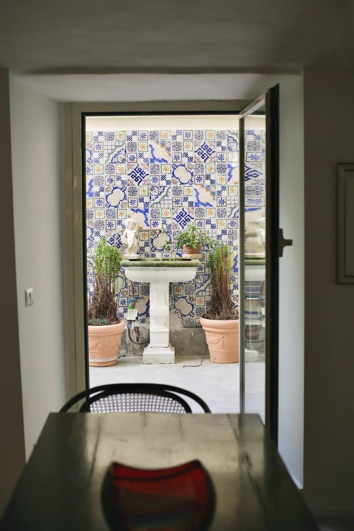 Spacious & Quiet Miracle In Trastevere Apartment