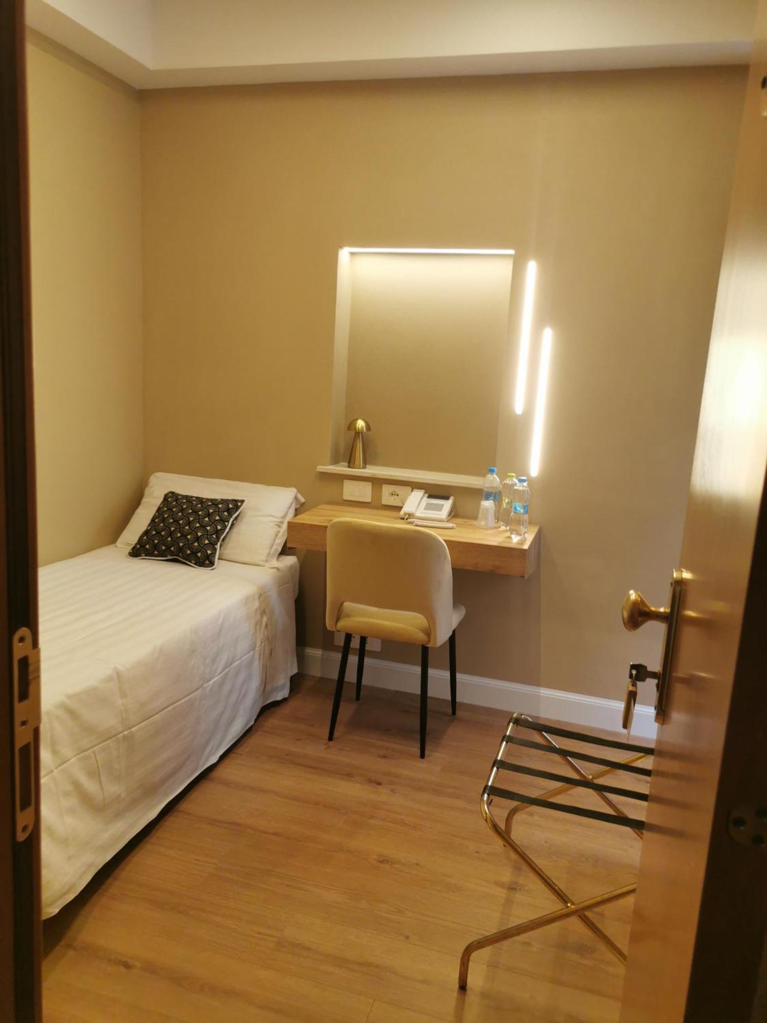 Fiori Hotel 2*