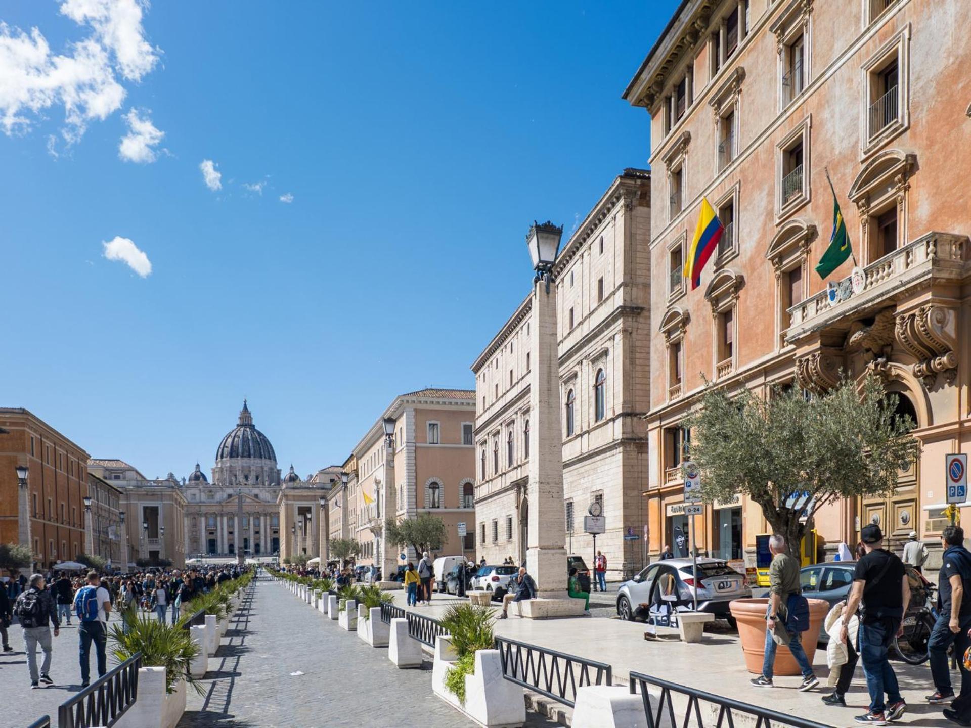 The Rent - Prestigious Multi-bedroom Overlooking St. Peter's * Rome