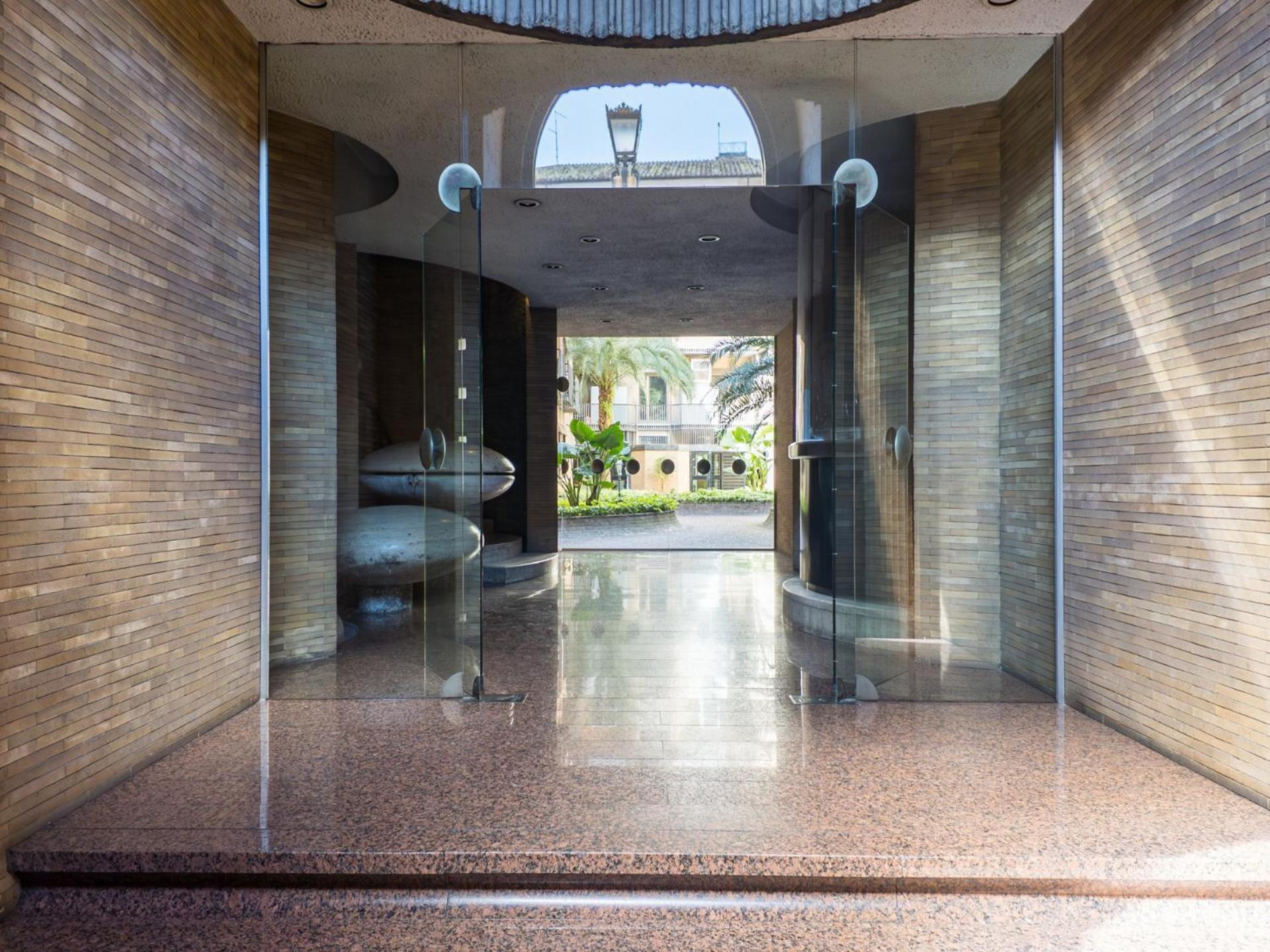 The Rent - Prestigious Multi-bedroom Overlooking St. Peter's Apartment Rome
