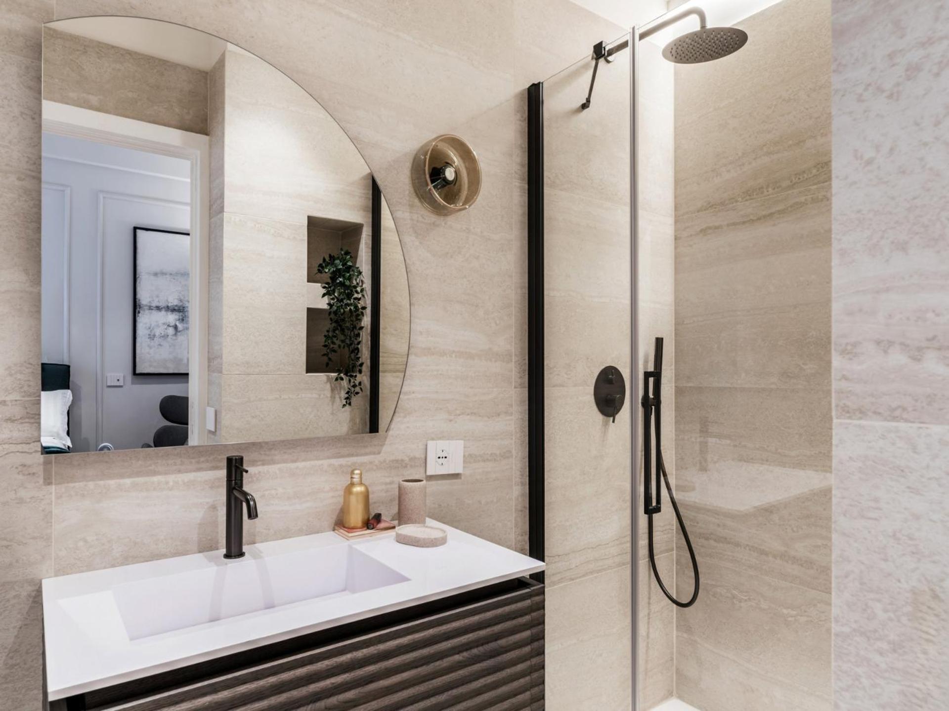 The Rent - Prestigious Multi-bedroom Overlooking St. Peter's *