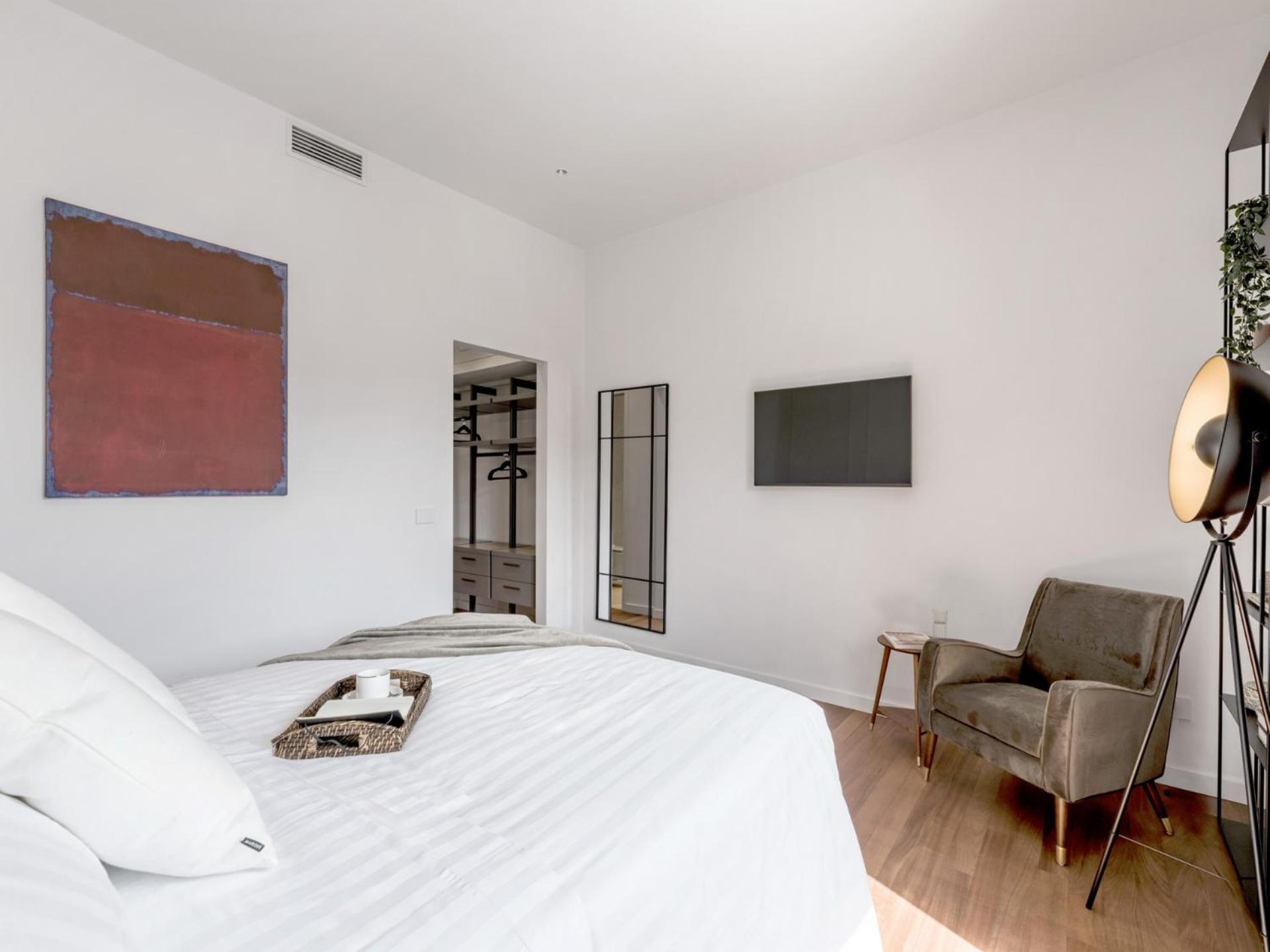The Rent - Prestigious Multi-bedroom Overlooking St. Peter's Apartment Rome