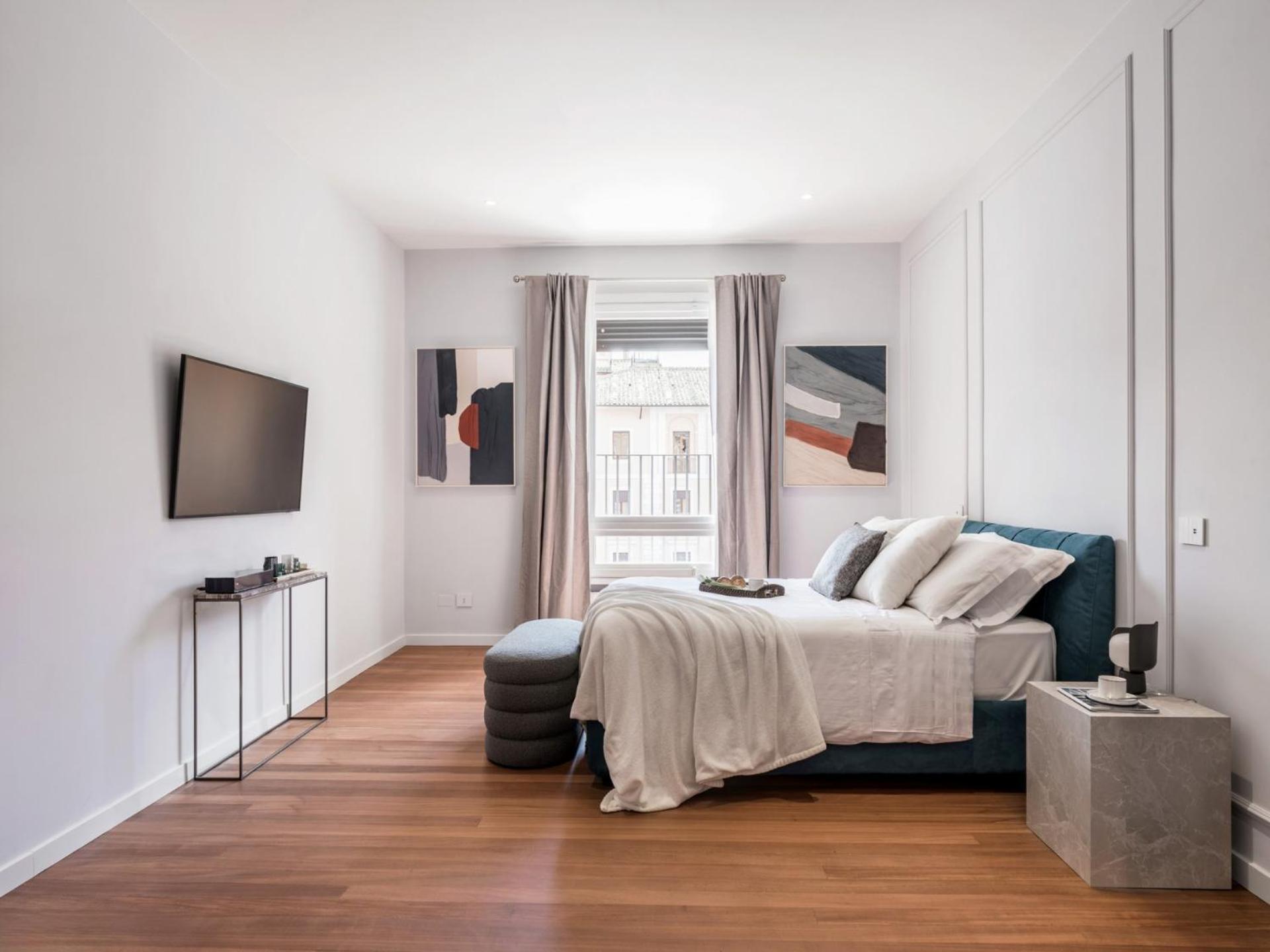 The Rent - Prestigious Multi-bedroom Overlooking St. Peter's Apartment *