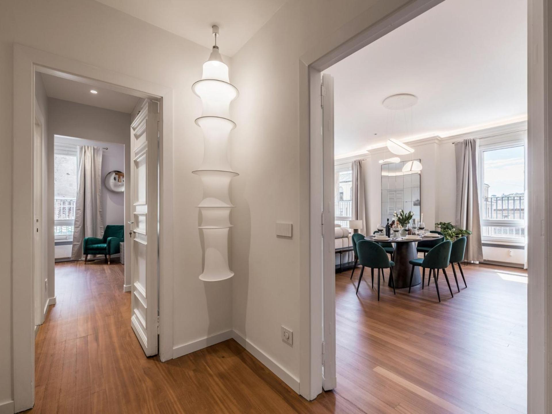 The Rent - Prestigious Multi-bedroom Overlooking St. Peter's Apartment Rome
