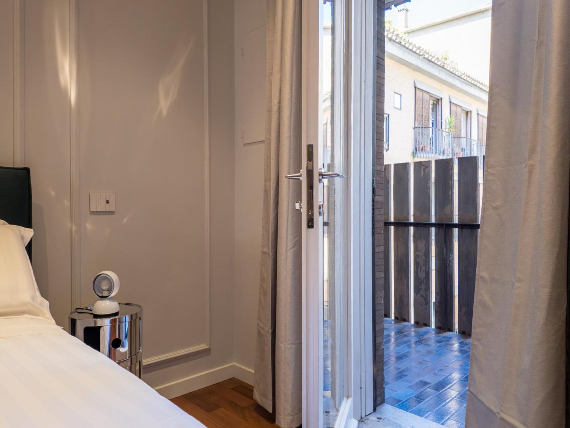 The Rent - Prestigious Multi-bedroom Overlooking St. Peter's * Rome