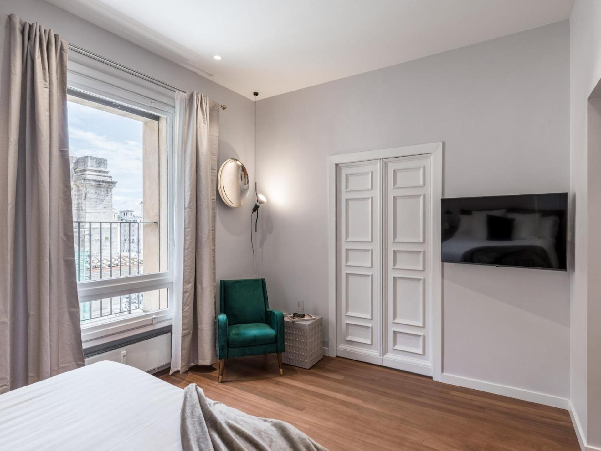 The Rent - Prestigious Multi-bedroom Overlooking St. Peter's Apartment Rome