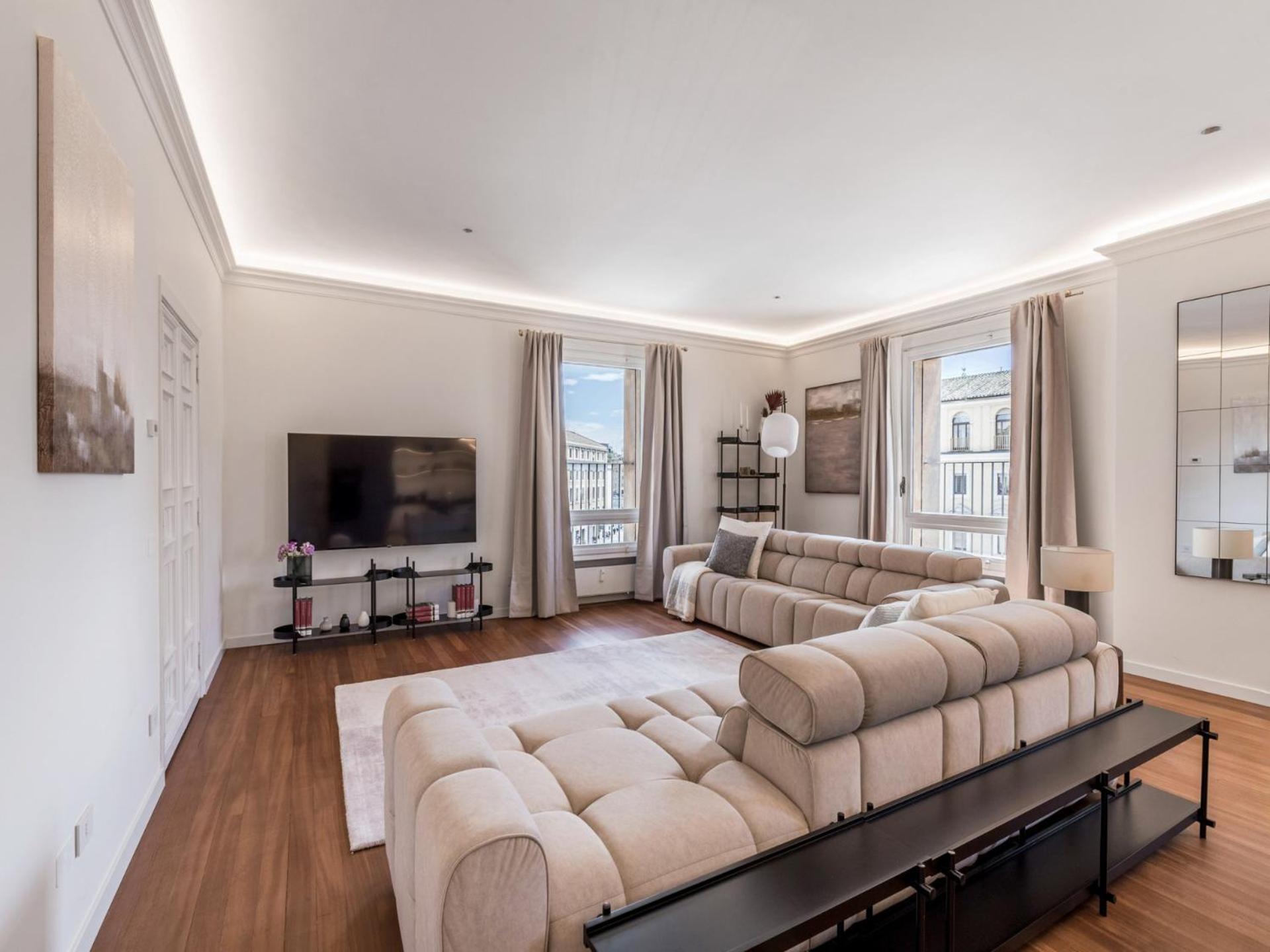 Apartment The Rent - Prestigious Multi-bedroom Overlooking St. Peter's Rome