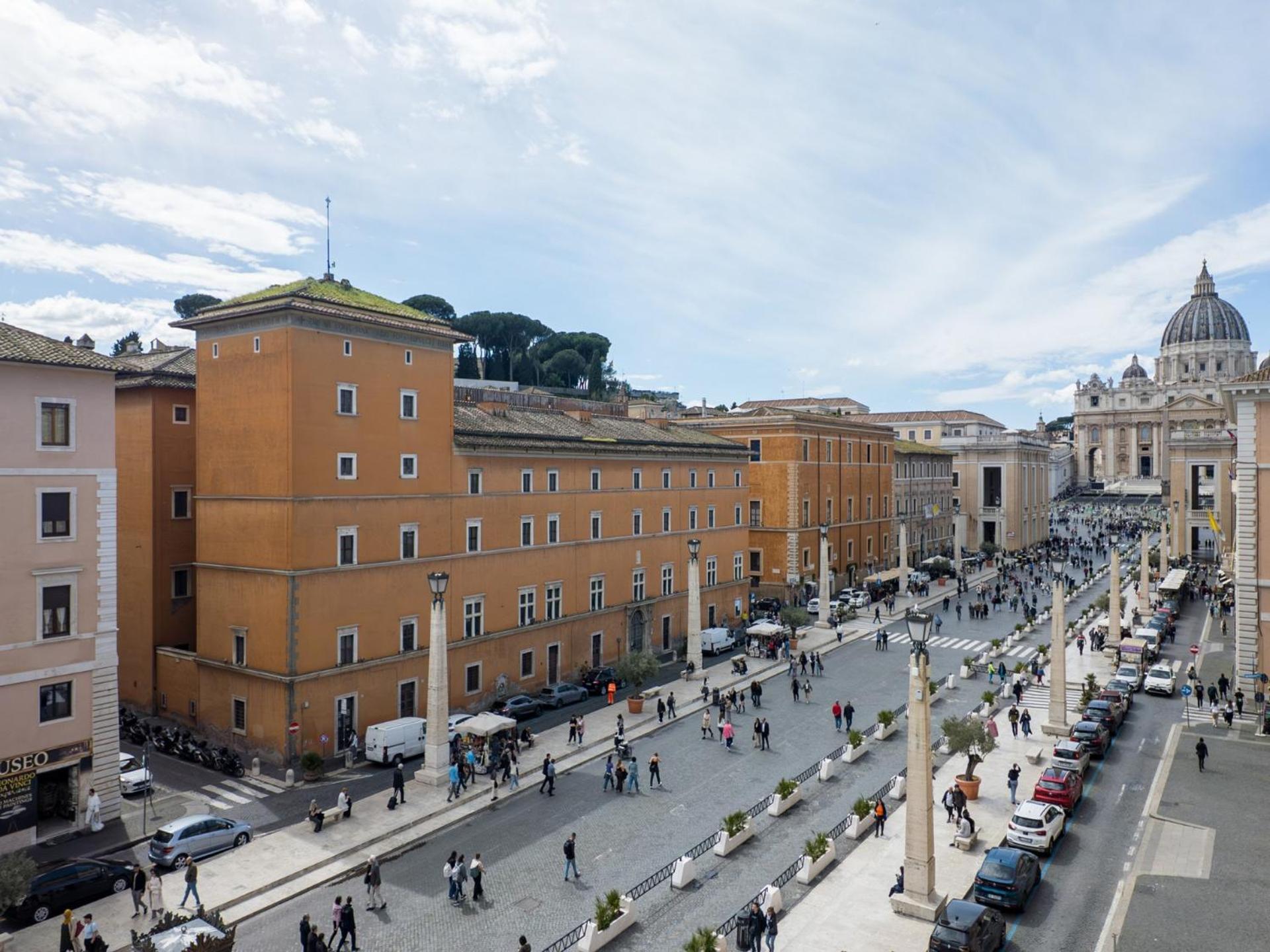 The Rent - Prestigious Multi-bedroom Overlooking St. Peter's