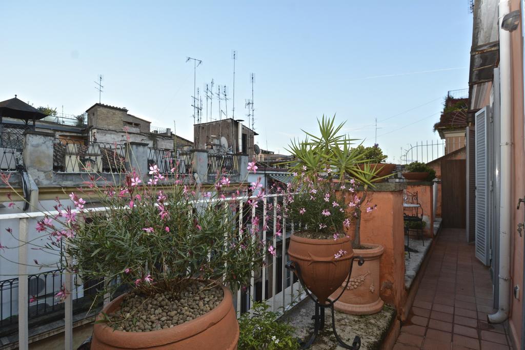 Apartment Spanish Steps Corner
