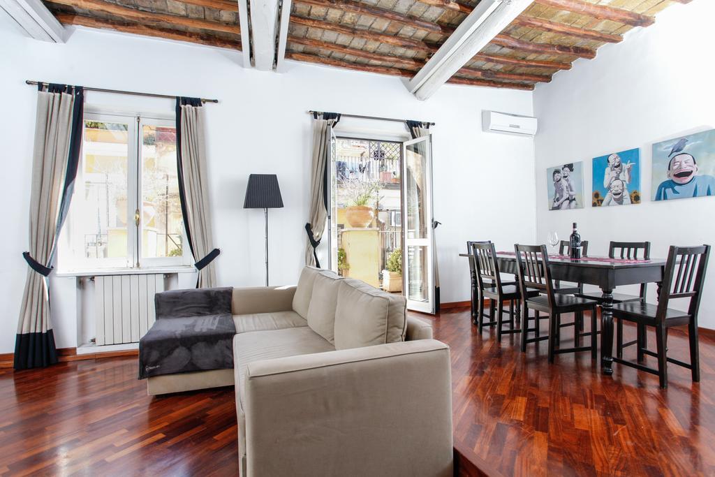 Pantheon Square Family Appartement