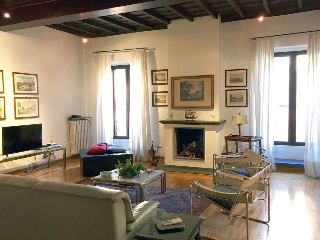 Navona Flat *