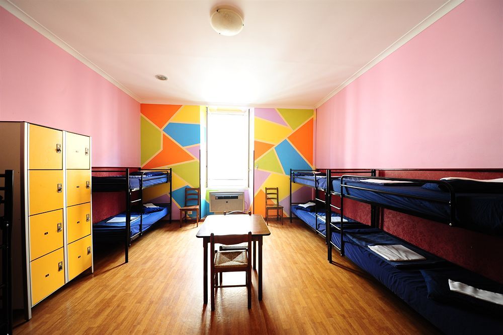 Hostel Alessandro Downtown & Bar