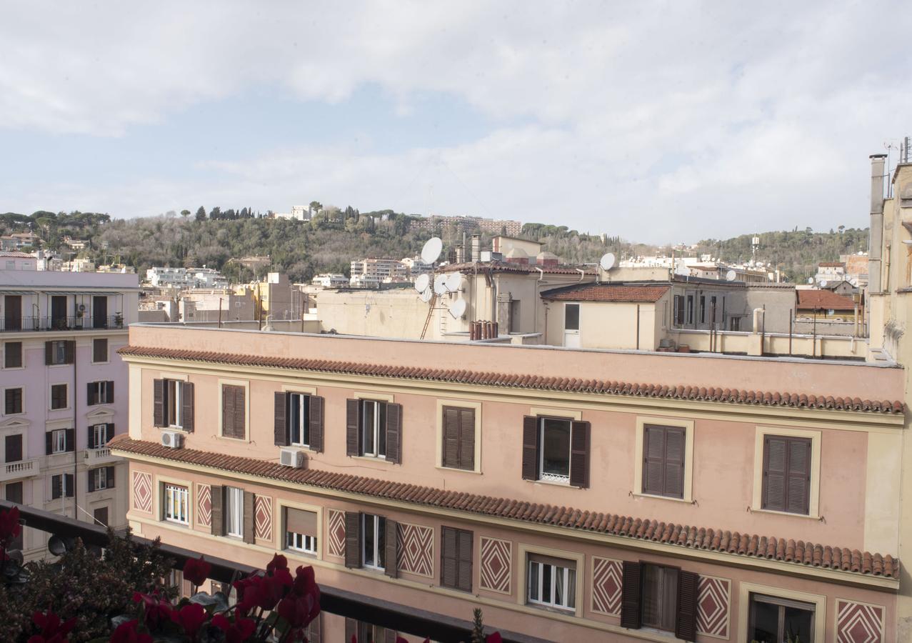 Gg In Vatican Apartment