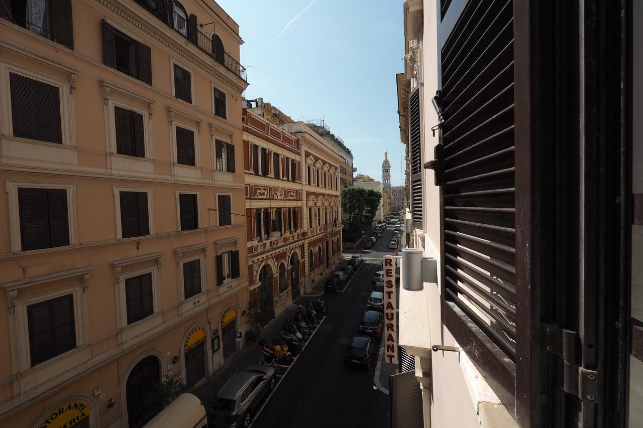 Alessandro Palace & Bar Hostel