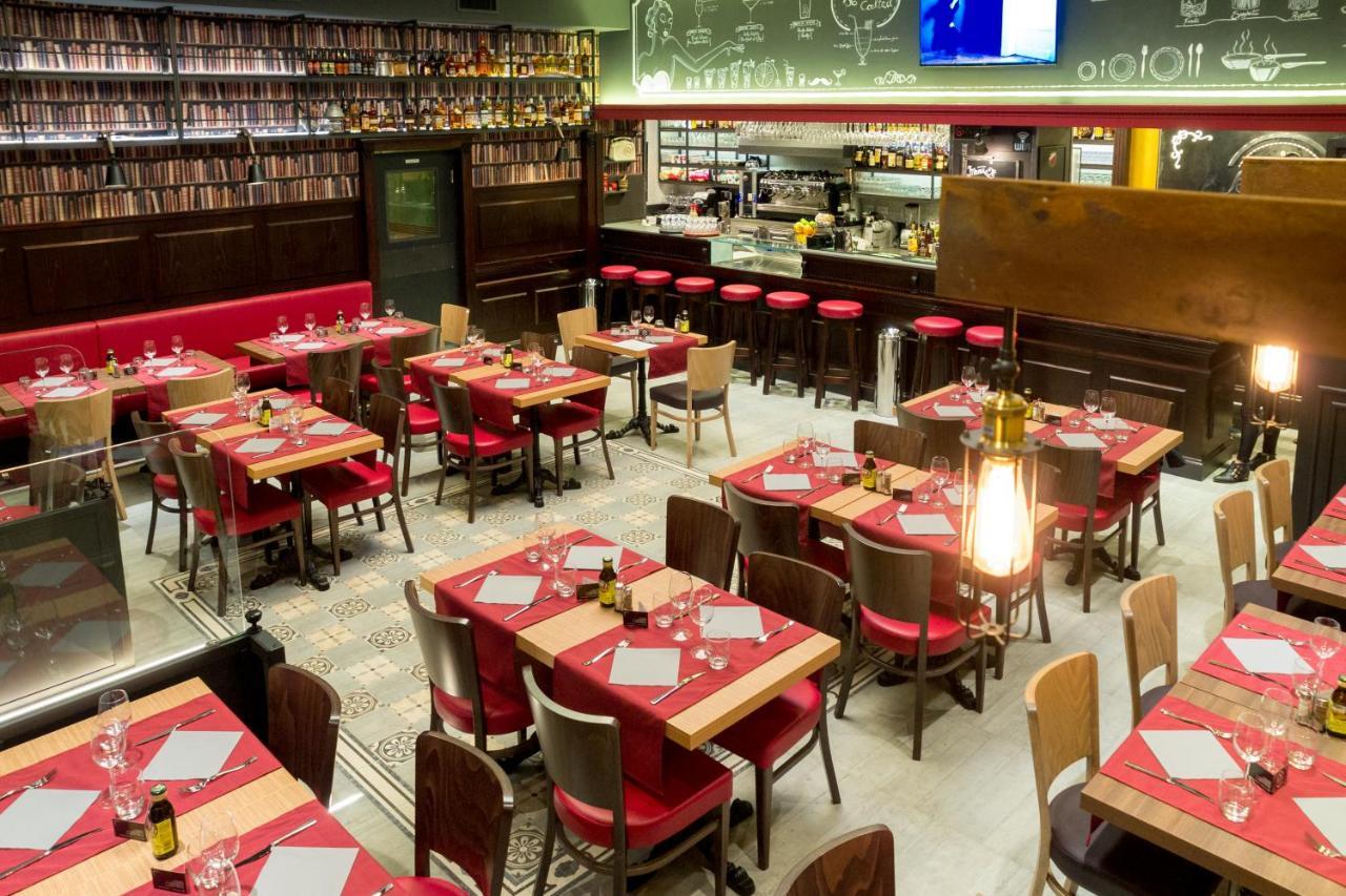 Alessandro Palace & Bar Hostel