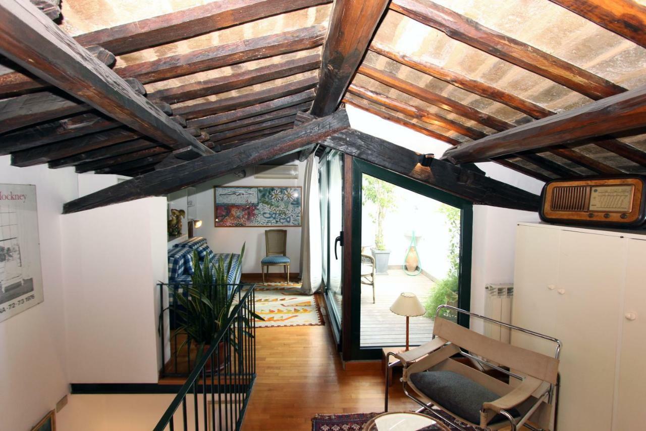 Navona Flat *