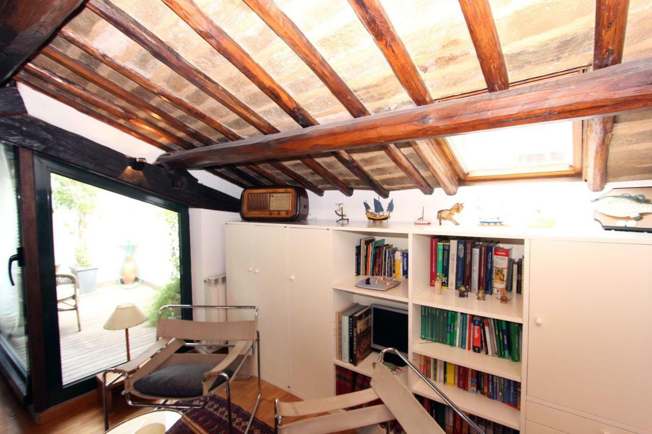 Navona Flat