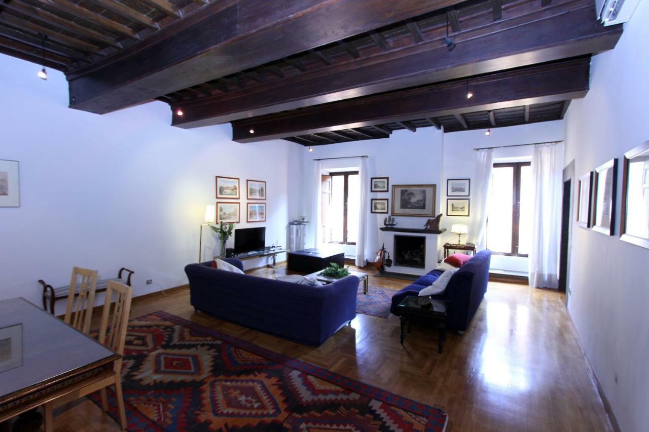 Navona Flat *