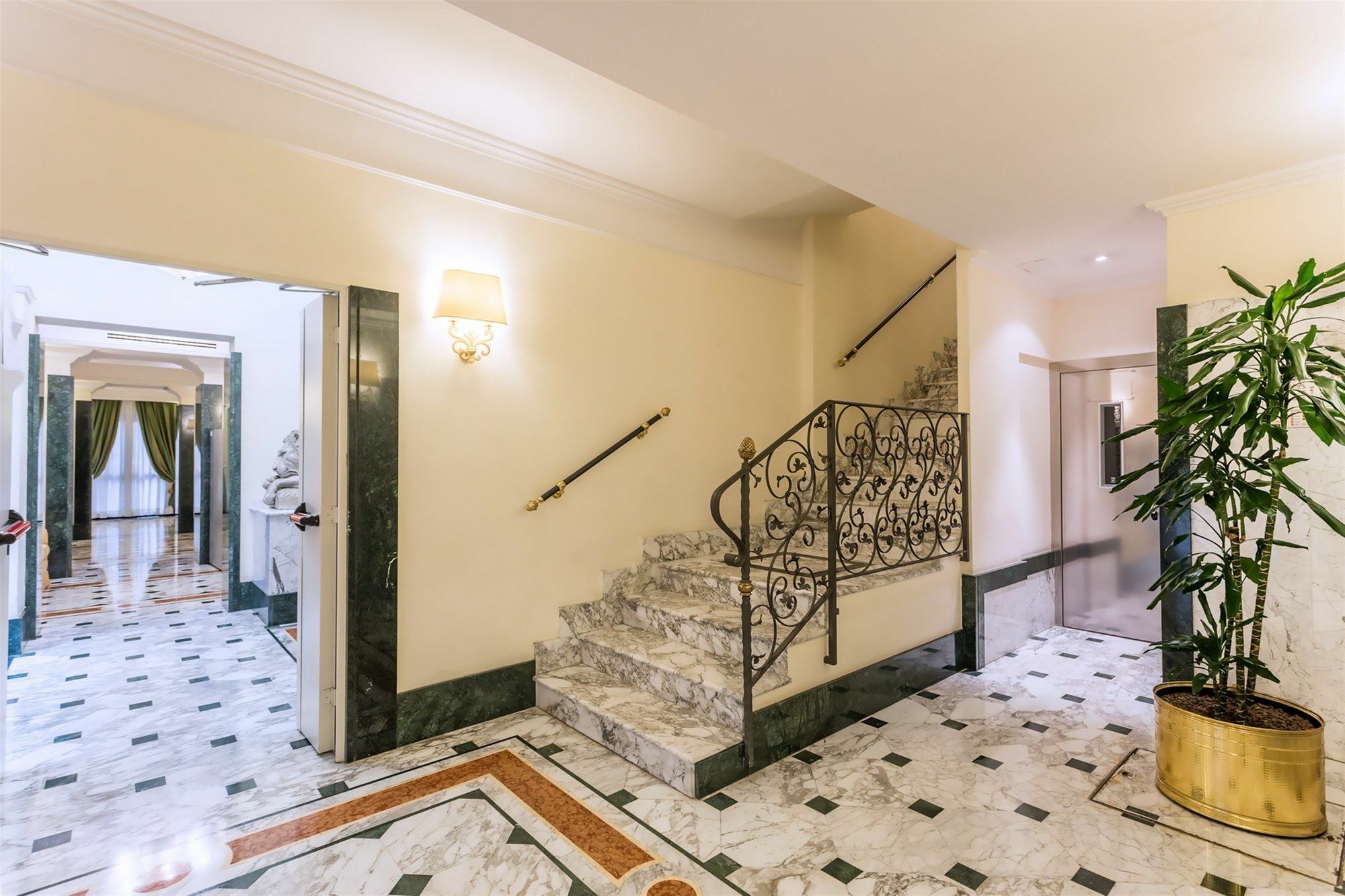 Hotel Raeli Regio