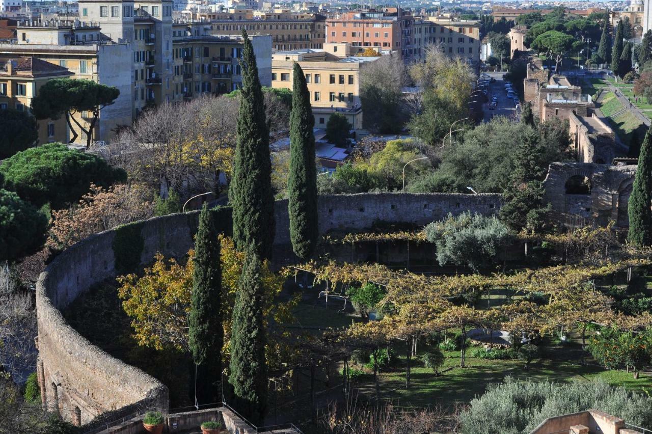 Domus Sessoriana Bed & Breakfast 3*