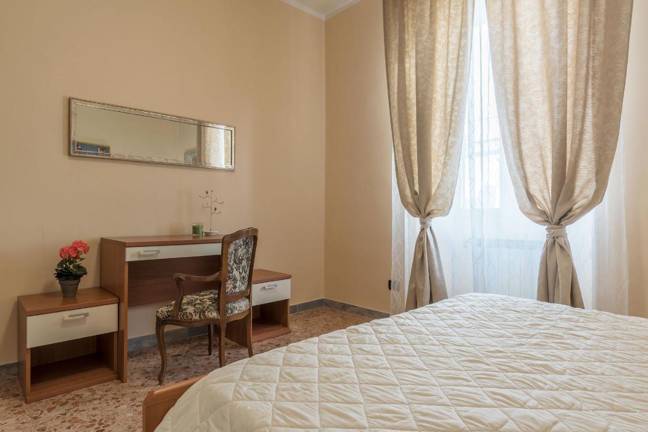 Stazione Termini & Castro Pretorio Flat Appartement *