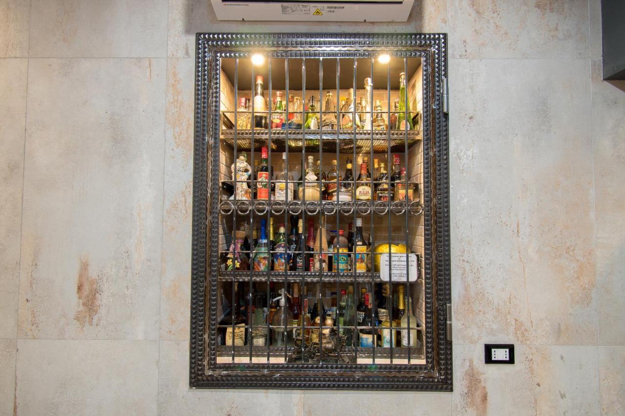 Alessandro Palace & Bar Hostel *
