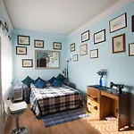Simon Holiday House