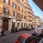 Popolo Accommodation - Lovely Central Apartment