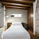 Charming Pantheon Apt In The Heart Of Rome