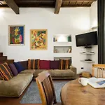 Charming Pantheon Apt In The Heart Of Rome
