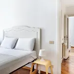 Sunny Flat Near Villa Borghese