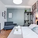 Bbl - Trevi 2Bdr Apartment