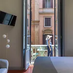Glance In Rome
