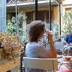 Glance In Rome