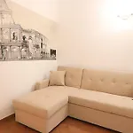 Colosseum 20 Apartment