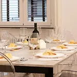 The Best Rent - Elegant Five-Bedrooms Apartment Near Colosseo