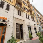 Refuge On Piazza Re Di Roma