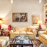 Wonderful Apartment With Balcony In Piazza Margana