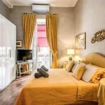 Wonderful Apartment With Balcony In Piazza Margana