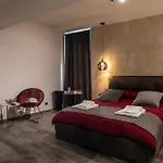 Black And White Suite