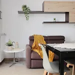 Comodo Appartamento Con Terrazzo, Vicino Gemelli