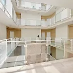 Comodo Appartamento Con Terrazzo, Vicino Gemelli