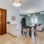 Near Metro A - Modern Boho Style Apartment
